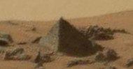 Lets tilt the angle and zoom in. BOOM! now it's a pyramid on Mars.